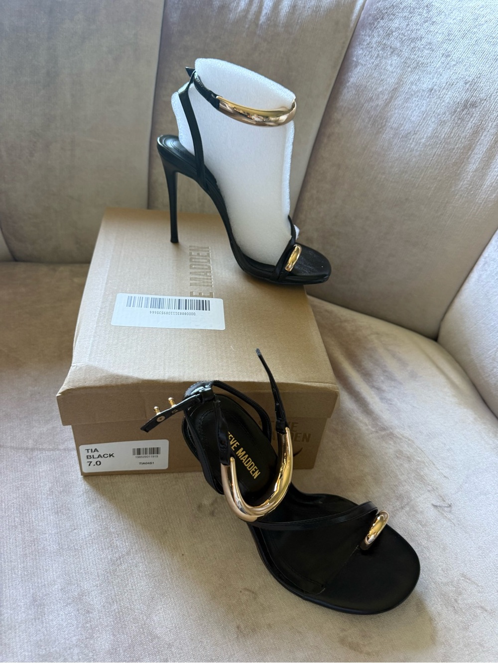 Steve Madden Tia Black 7 NIB